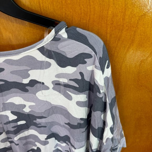 Haptics by Holly Harper Boutique‎ Short Sleeve Top Camo blue mashup - Picture 9 of 10